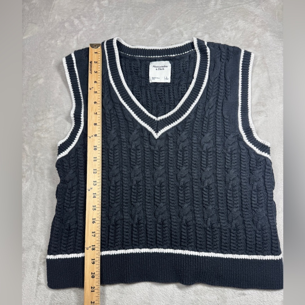 Abercrombie & Fitch Women’s Cable Knit V Neck Cropped Black White Sweater Vest L - Picture 9 of 15